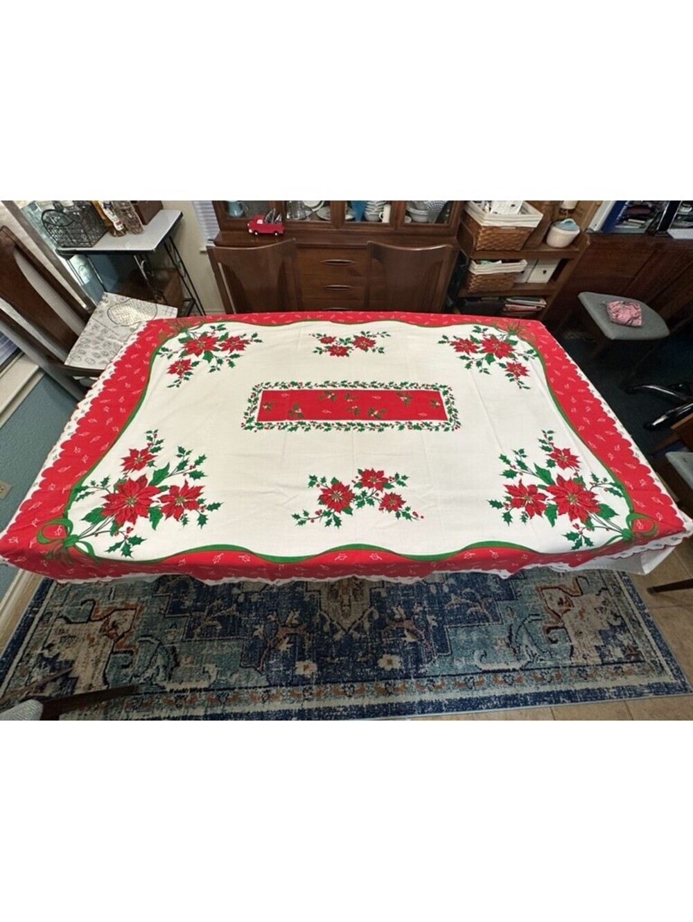 Christmas Holly Poinsettia Tablecloth White Red Rectangle Scalloped Edge 48.5x67